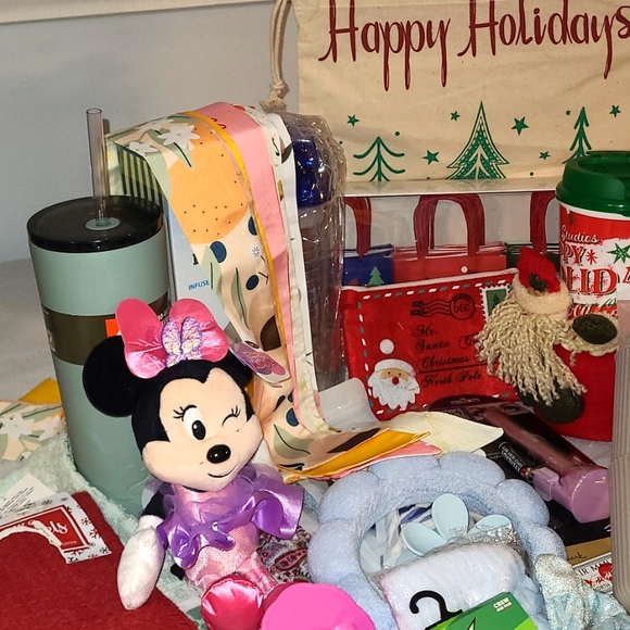 Happy Holidays Giftaway $450 Retail - Picture 4 of 11